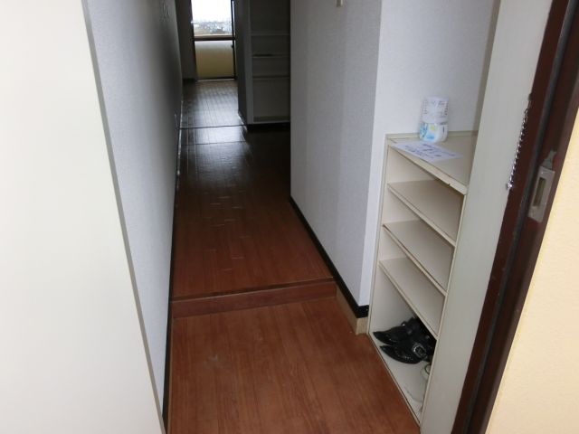 玄関　下駄箱完備の玄関スペース