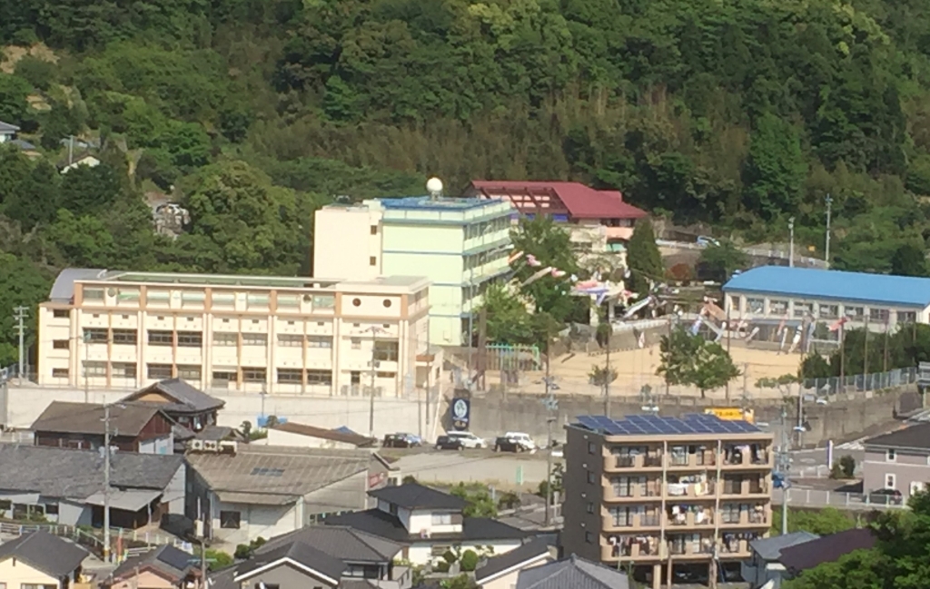 小学校　長崎市立戸石小学校（小学校）まで982m