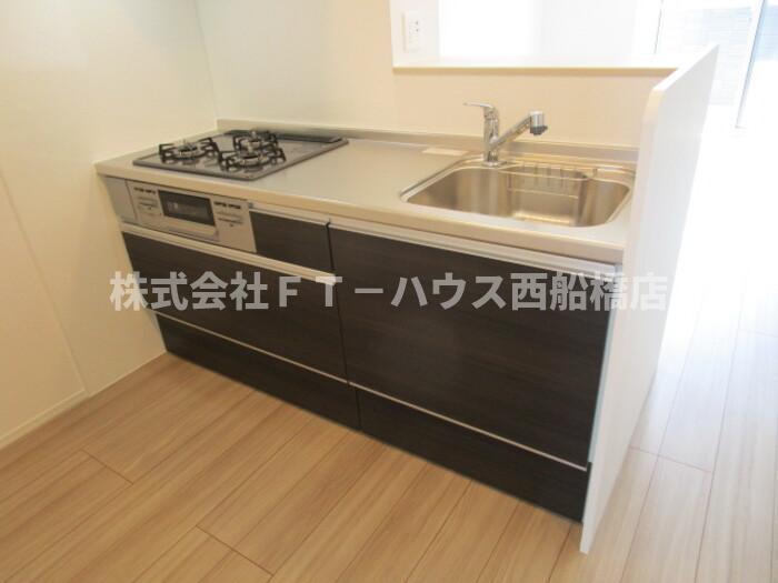 キッチン　対面式3口ガスコンロ付システムキッチン