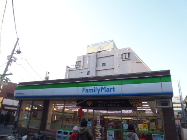 コンビニ　ファミリーマート練馬石神井町店（コンビニ）まで303m
