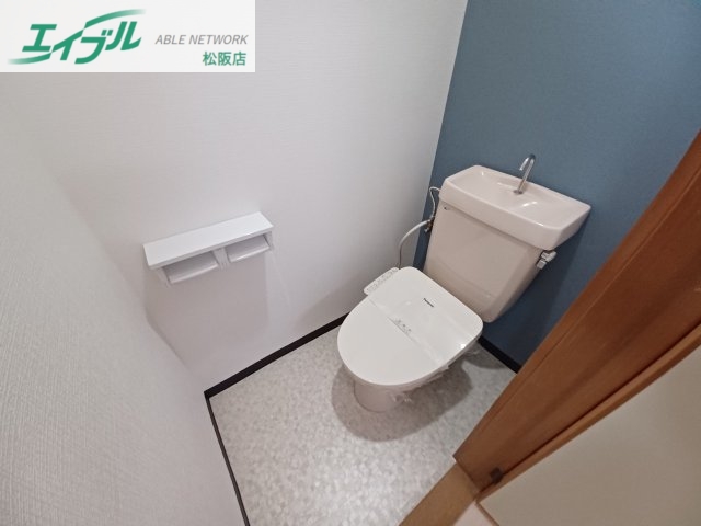 トイレ　同物件別部屋の写真