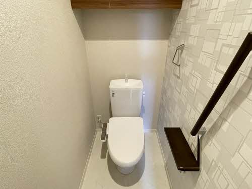 トイレ　※同タイプの部屋写真です