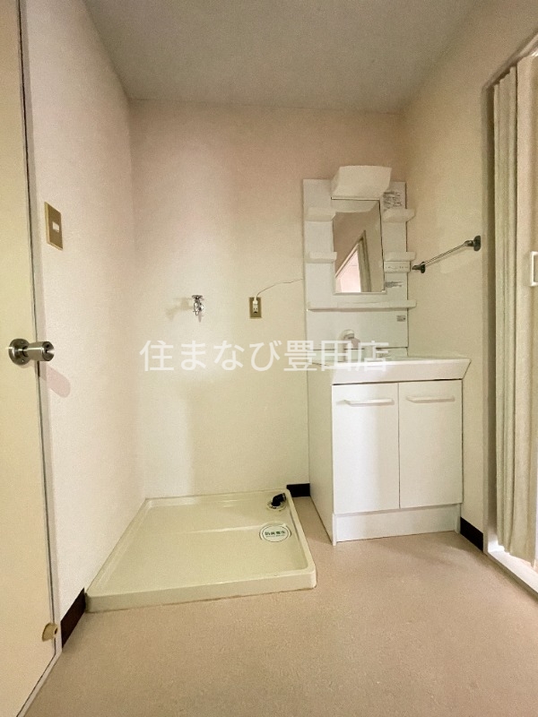 洗面設備　別室同型写真