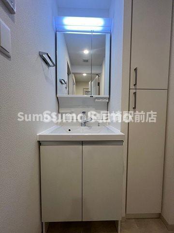 洗面設備　独立洗面台で身支度をすべて済ませてしまいましょう
