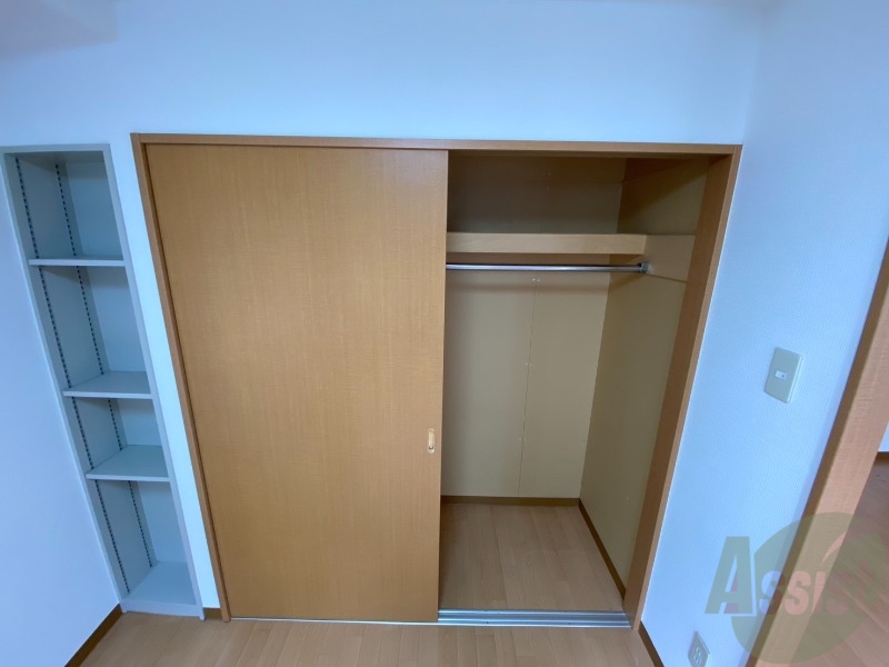 収納　クローゼットは奥行きもあり、荷物が多い方でも安心です。