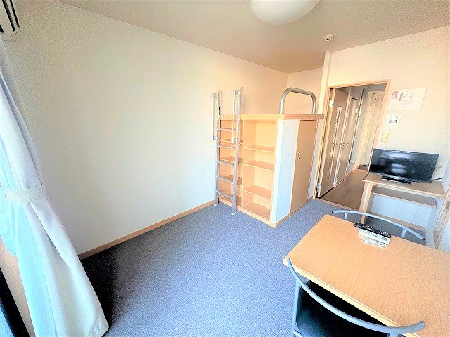居室・リビング　3階タイプのお部屋です。