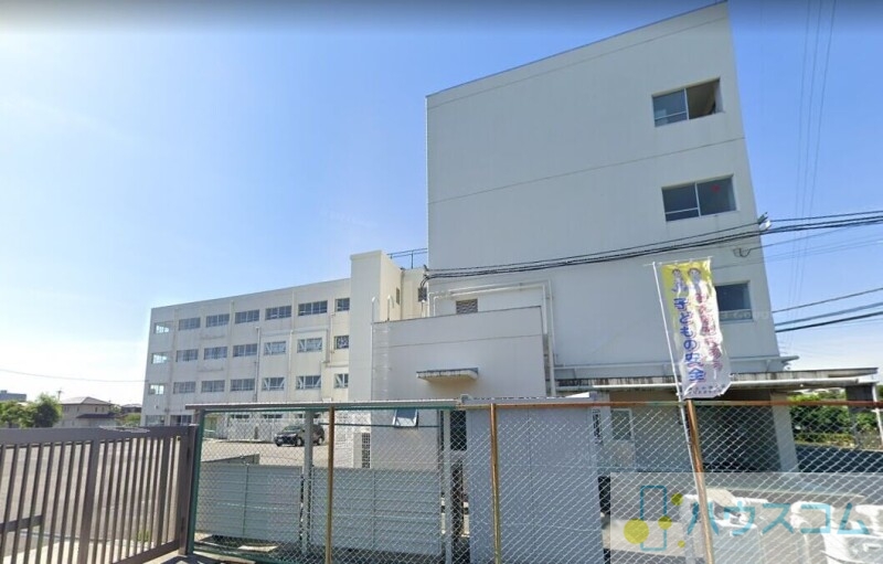 小学校　高槻市立真上小学校（小学校）まで1393m