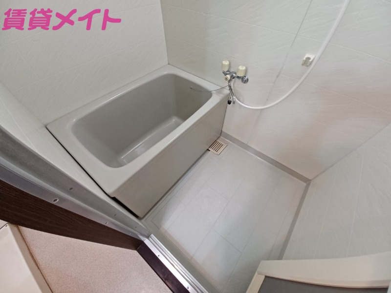 バス・シャワールーム　別部屋反転参考写真です