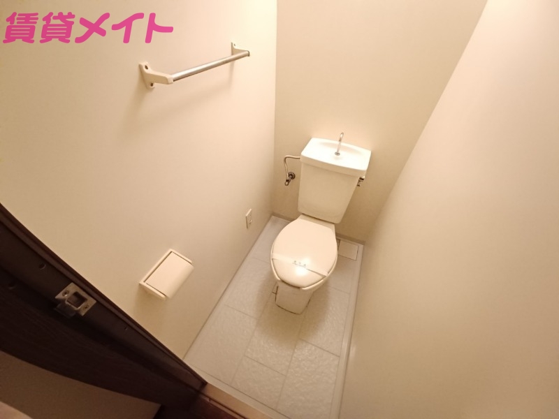 トイレ　別部屋反転参考写真です