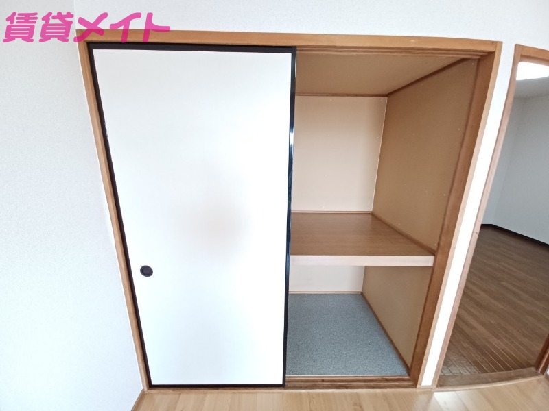 収納　別部屋反転参考写真です