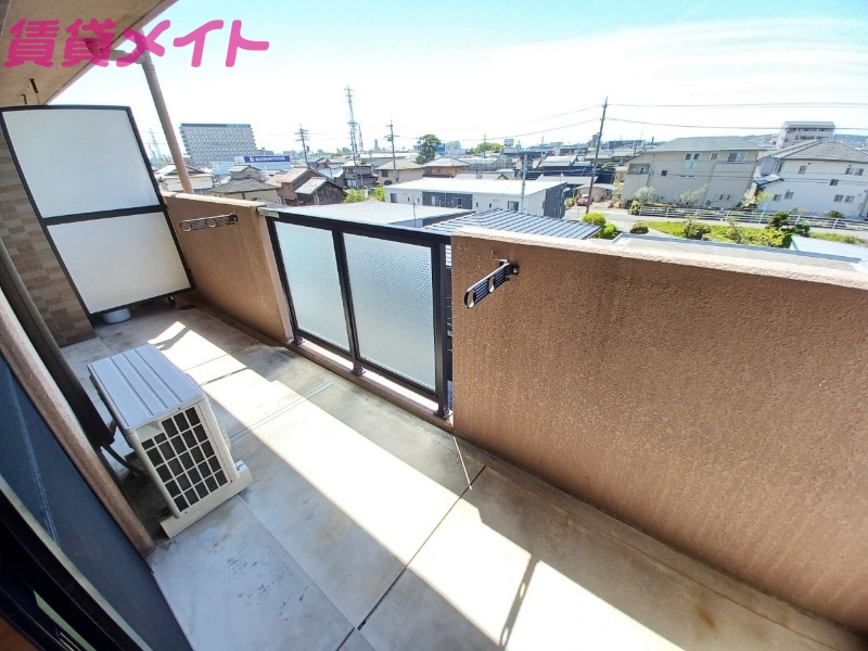 バルコニー　別部屋反転参考写真です