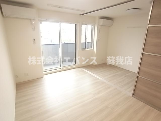 居室・リビング　こちらの居間で趣味の時間をお楽しみください