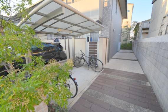 駐車場　あなたの大事な自転車も安心してとめることができますね。