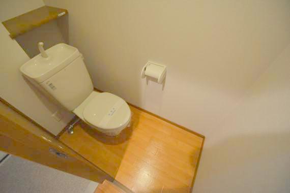 トイレ　スタンダードなトイレは清潔感があってずっと居たくなりますね。