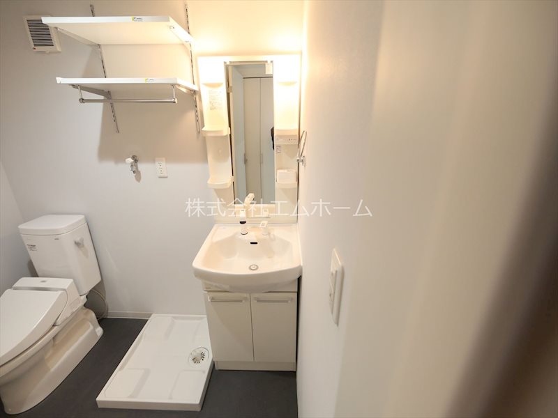 洗面設備　脱衣所　独立洗面台（シャンプードレッサー）洗濯機用意できます