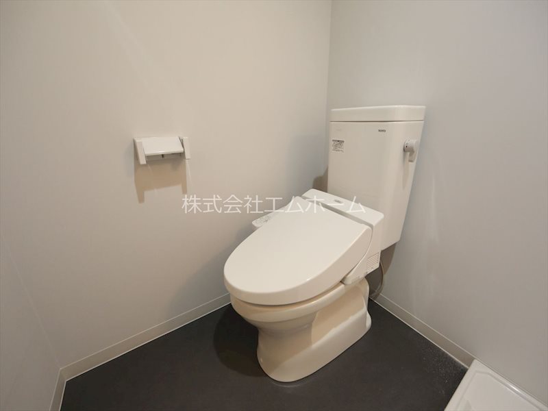 トイレ　温水洗浄暖房便座付トイレ