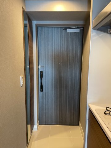 玄関　※参考写真です（カラータイプが異なる場合がございます）