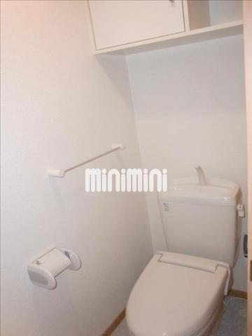 トイレ　きれいな洋式トイレです。棚あります。