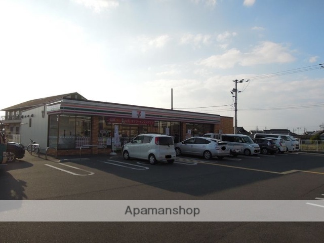 コンビニ　セブンイレブン（コンビニ）まで826m