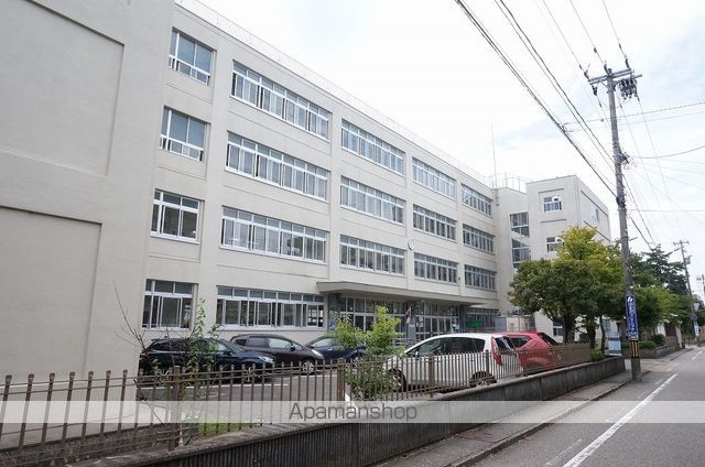 小学校　小坂小学校（小学校）まで504m