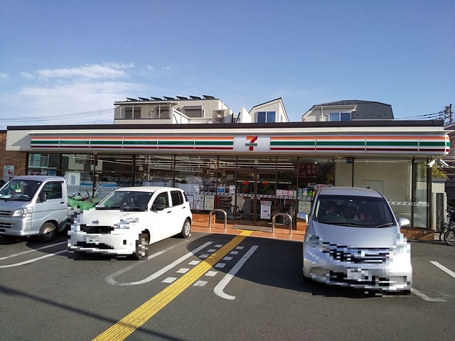 コンビニ　セブンイレブン世田谷上北沢１丁目店（コンビニ）まで300m