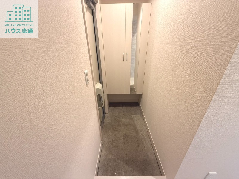 玄関　※別号室の写真です。