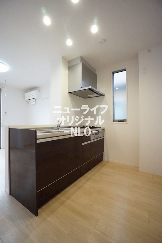 キッチン　グリル付3口コンロでお料理の幅も広がります♪