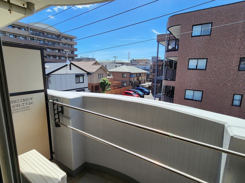 バルコニー　前面が抜けて日当り良好です。