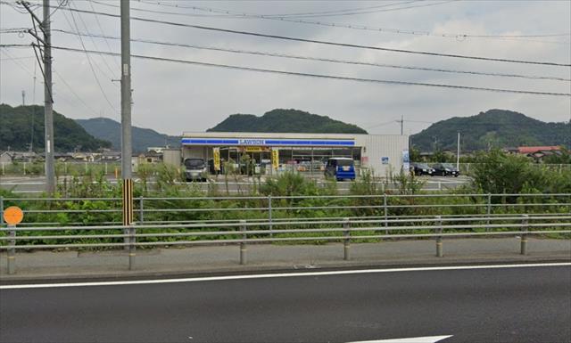 コンビニ　ローソン（コンビニ）まで757m