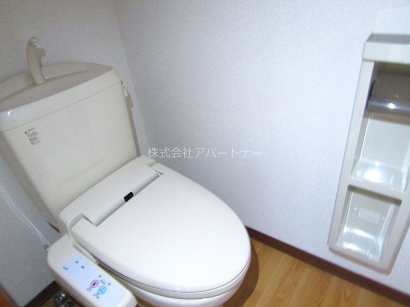 トイレ　同じ間取りの別部屋の写真です。