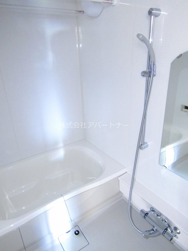 バス・シャワールーム　同じ間取りの別部屋の写真です。