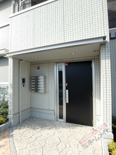 エントランス　オートロック付きで部外者シャットアウト♪