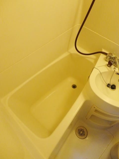 バス・シャワールーム　同建物別号室参考写真です