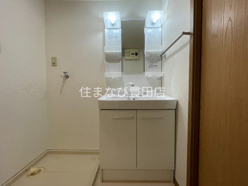 洗面設備　反転・同型タイプ