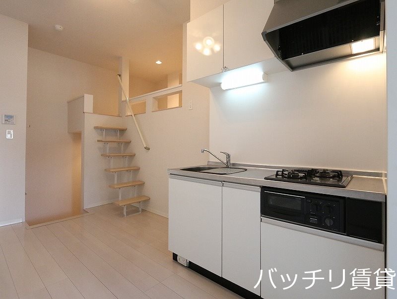 キッチン　別号室タイプの為、現状を優先致します。