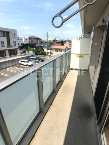 バルコニー　外からの目が気にならないバルコニーで洗濯物が干せます 同型タ