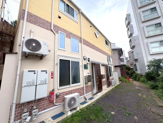 建物外観　南欧風のカラフルな外観