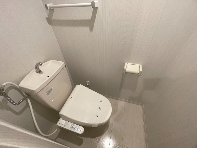 トイレ　ウォシュレット機能がついたトイレ。安心して使用できますね。