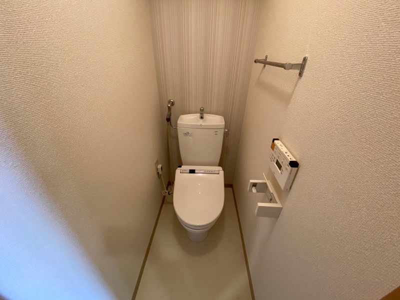 トイレ　こちらはトイレです。清潔感があり、安心して使用できます。