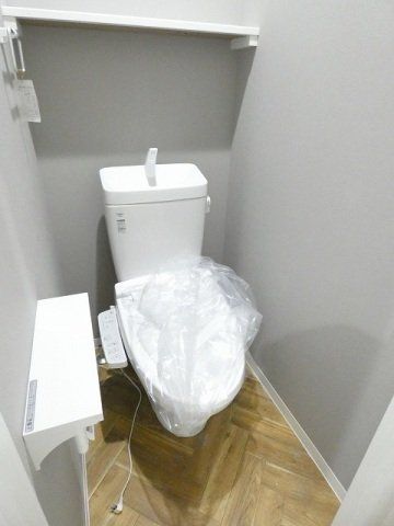 トイレ　温水洗浄便座付きのトイレです。