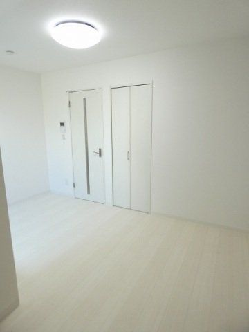 その他部屋・スペース　洋室7帖と広めの浴室です。