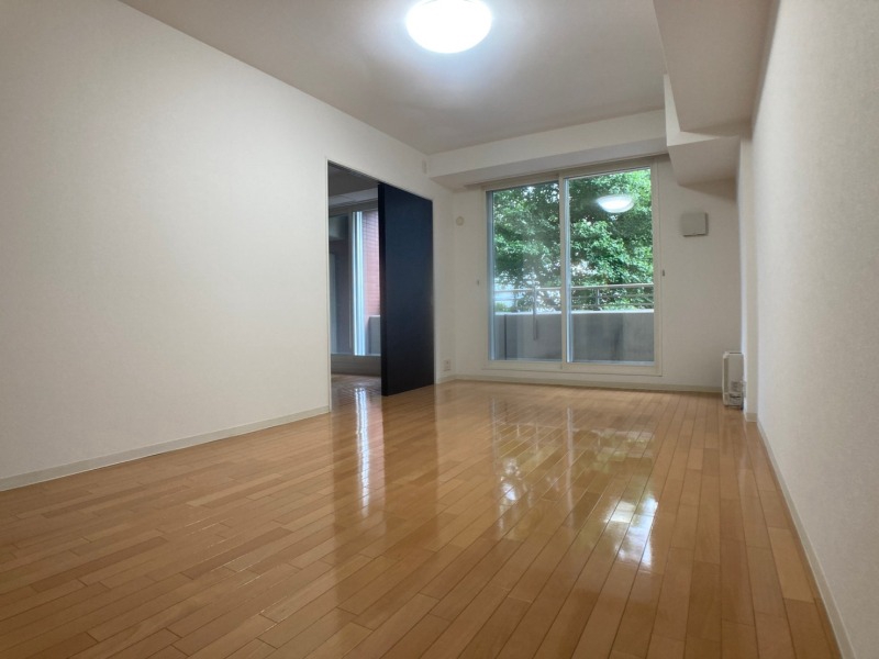 居室・リビング　広くてキレイなお部屋が広がっていて、充実した生活が送れそう。