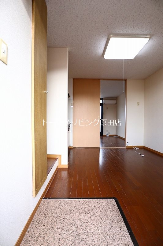 玄関　303号室写真