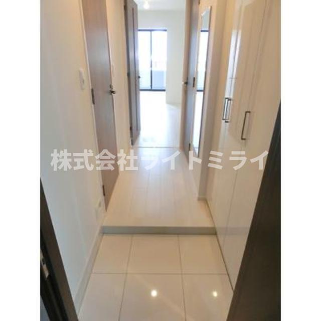 玄関　※写真は同タイプ住戸です。