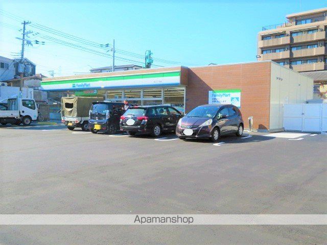 コンビニ　ファミリーマート（コンビニ）まで778m