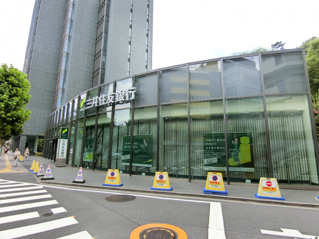 銀行　三井住友銀行麻布支店（銀行）まで933m