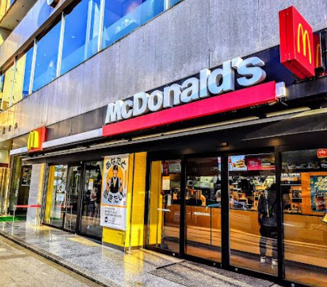 飲食店　マクドナルド大門店（飲食店）まで367m