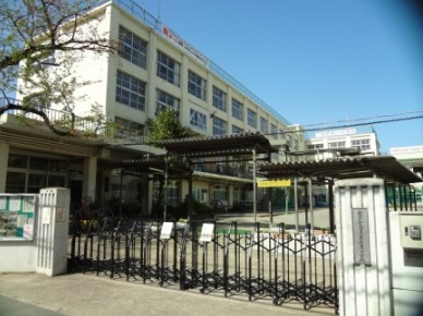中学校　荏原第一中学校（中学校）まで372m