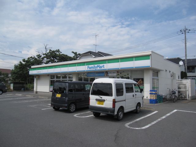 コンビニ　ファミリーマート上尾中妻五丁目店（コンビニ）まで605m