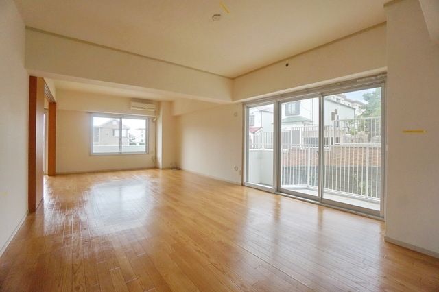 居室・リビング　同物件別部屋写真